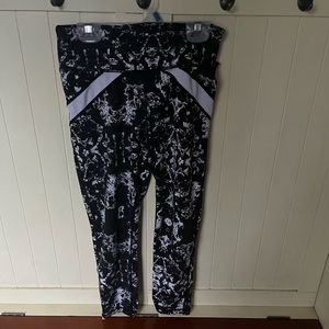 3/$10 Mono B yoga pants